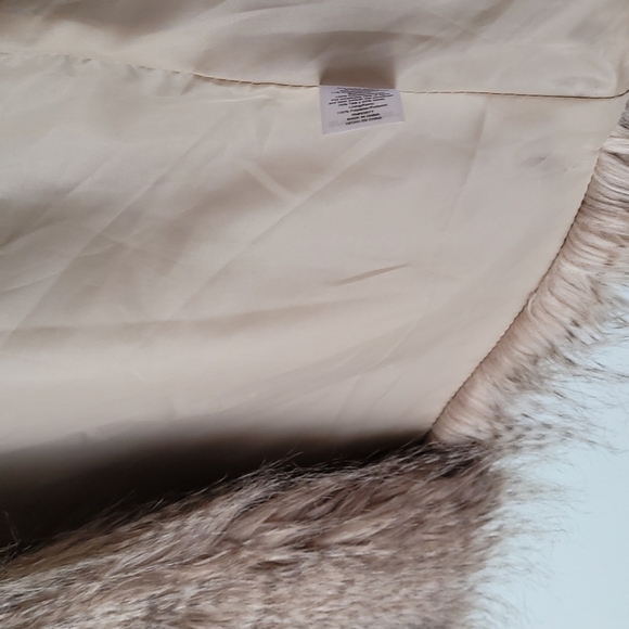 Allen B by Allen Schwartz Faux Fur Vest Size Medium - Picture 3 of 5